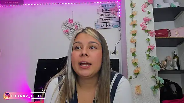 little tifanny82 online show from 12/17/24, 10:22