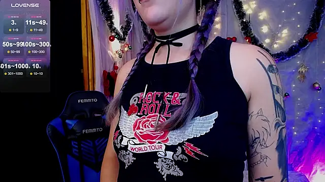 Snapshot of BLACKTSUKI7_ chatting on 12/18/24, 11:40 BLACKTSUKI7 online show from 12/18/24, 11:40