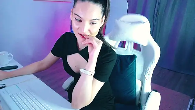 AmbraEnms online show from 03/22/25, 10:37