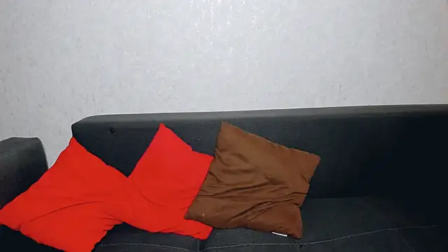 Snapshot of LayaFlow chatting on 10/18/25, 01:12 LayaFlow online show from 10/18/25, 01:12