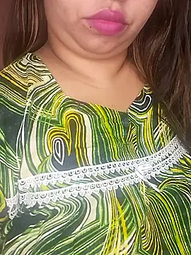 Snapshot of Ravina_patil1 chatting on 02/08/25, 10:29 Ravina patil1 online show from 02/08/25, 10:29