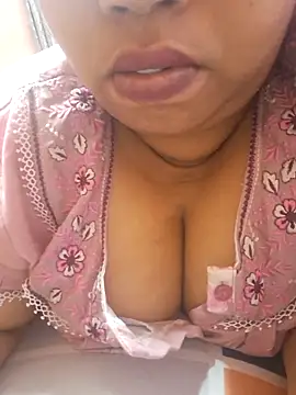 Snapshot of Ravina_patil1 chatting on 10/29/25, 10:11 Ravina patil1 online show from 10/29/25, 10:11