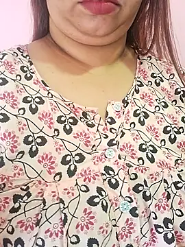 Snapshot of Ravina_patil1 chatting on 04/06/26, 10:05 Ravina patil1 online show from 04/06/26, 10:05