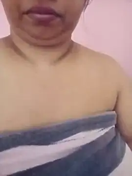 Snapshot of Ravina_patil1 chatting on 04/10/26, 07:24 Ravina patil1 online show from 04/10/26, 07:24