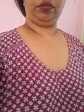 Snapshot of Ravina_patil1 chatting on 04/14/26, 10:43 Ravina patil1 online show from 04/14/26, 10:43