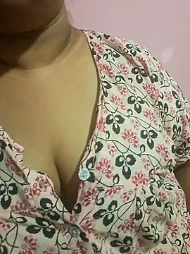 Snapshot of Ravina_patil1 chatting on 05/11/26, 02:45 Ravina patil1 online show from 05/11/26, 02:45