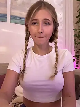 LunaRase online show from 12/15/24, 11:34