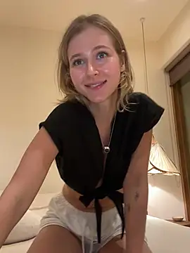 LunaRase online show from 01/22/25, 12:17