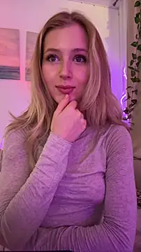 LunaRase online show from 10/26/25, 09:48