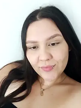 Snapshot of Ariakris chatting on 11/17/25, 01:33 Ariakris online show from 11/17/25, 01:33