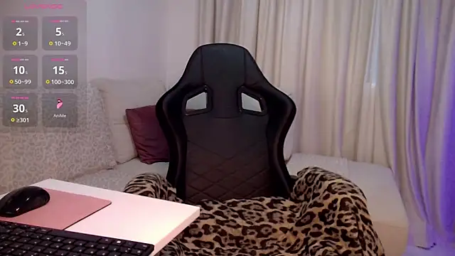 Snapshot of EmillyGreen1 chatting on 03/20/26, 01:49 EmillyGreen1 online show from 03/20/26, 01:49