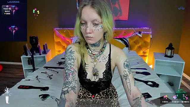 Mary Xextra online show from 01/22/25, 01:10