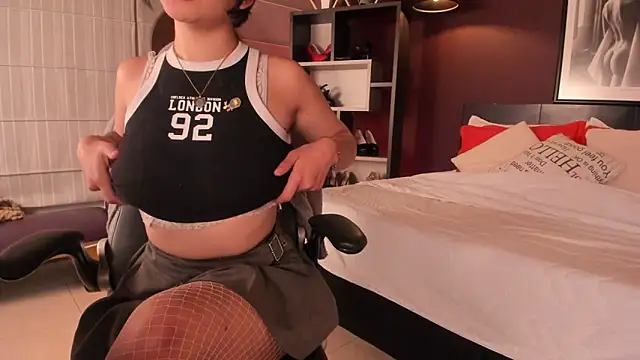 Snapshot of Moony_14 chatting on 02/11/26, 01:05 Moony 14 online show from 02/11/26, 01:05