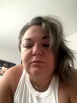 Snapshot of MikyVesela chatting on 10/15/25, 07:41 MikyVesela online show from 10/15/25, 07:41