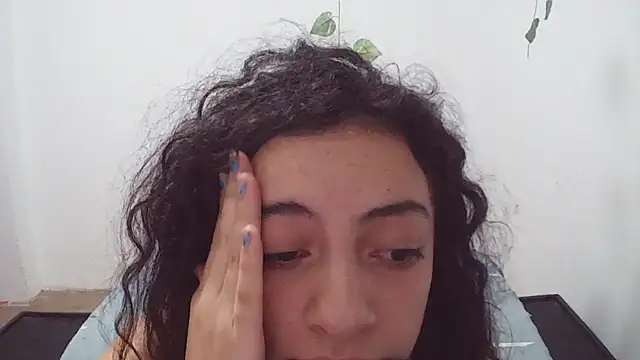 Snapshot of stephybrowm7 chatting on 10/25/25, 04:35 stephybrowm7 online show from 10/25/25, 04:35