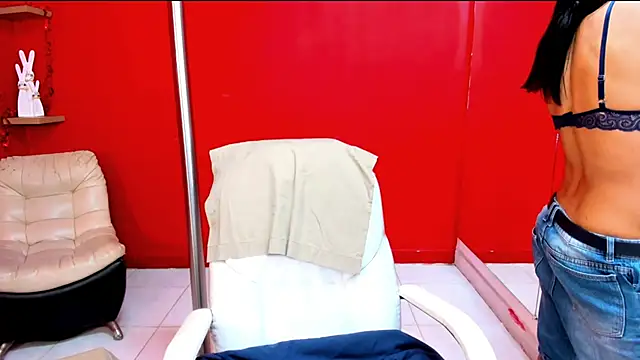 Snapshot of SaraSofia44 chatting on 02/18/26, 12:50 SaraSofia44 online show from 02/18/26, 12:50