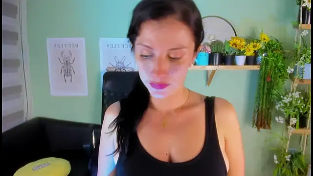 Snapshot of Aliiz_01 chatting on 12/21/24, 12:31 Aliiz 01 online show from 12/21/24, 12:31