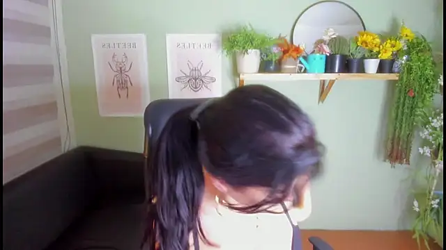 Snapshot of Aliiz_01 chatting on 12/28/24, 11:30 Aliiz 01 online show from 12/28/24, 11:30