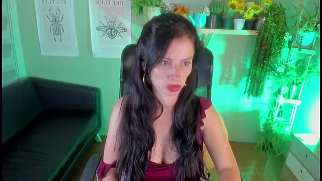 Snapshot of Aliiz_01 chatting on 01/23/25, 03:05 Aliiz 01 online show from 01/23/25, 03:05