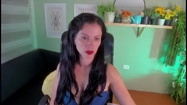 Snapshot of Aliiz_01 chatting on 01/23/25, 11:36 Aliiz 01 online show from 01/23/25, 11:36