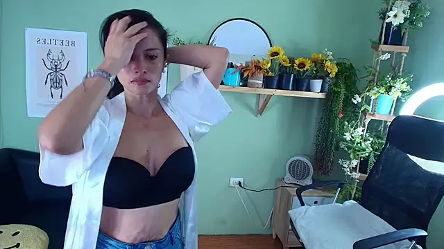 Snapshot of Aliiz_01 chatting on 03/20/25, 06:41 Aliiz 01 online show from 03/20/25, 06:41