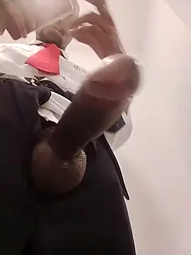 Snapshot of moro28vergon chatting on 12/23/25, 02:09 moro28vergon online show from 12/23/25, 02:09