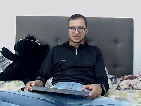 Snapshot of andy_loverxx chatting on 01/18/26, 05:33 andy loverxx online show from 01/18/26, 05:33