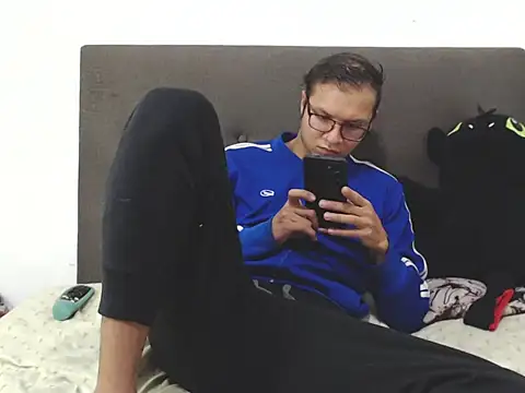 Snapshot of andy_loverxx chatting on 02/08/26, 01:31 andy loverxx online show from 02/08/26, 01:31