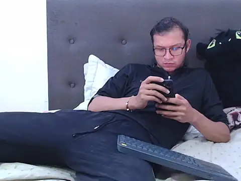 Snapshot of andy_loverxx chatting on 02/10/26, 12:48 andy loverxx online show from 02/10/26, 12:48