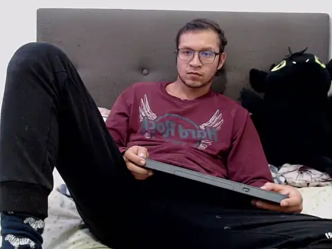 Snapshot of andy_loverxx chatting on 02/14/26, 05:48 andy loverxx online show from 02/14/26, 05:48