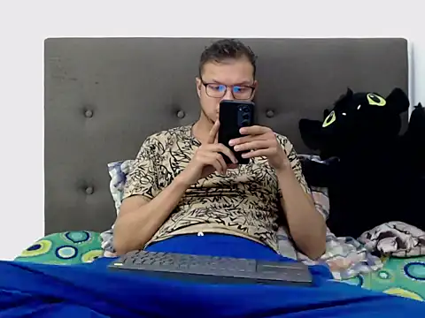 Snapshot of andy_loverxx chatting on 02/22/26, 12:01 andy loverxx online show from 02/22/26, 12:01