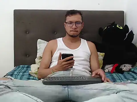 Snapshot of andy_loverxx chatting on 02/28/26, 12:11 andy loverxx online show from 02/28/26, 12:11