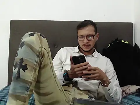 Snapshot of andy_loverxx chatting on 03/10/26, 11:54 andy loverxx online show from 03/10/26, 11:54