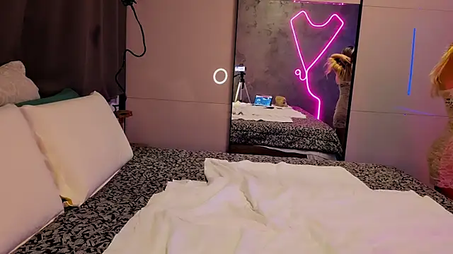 Snapshot of LeylaRosse chatting on 01/13/26, 08:52 LeylaRosse online show from 01/13/26, 08:52