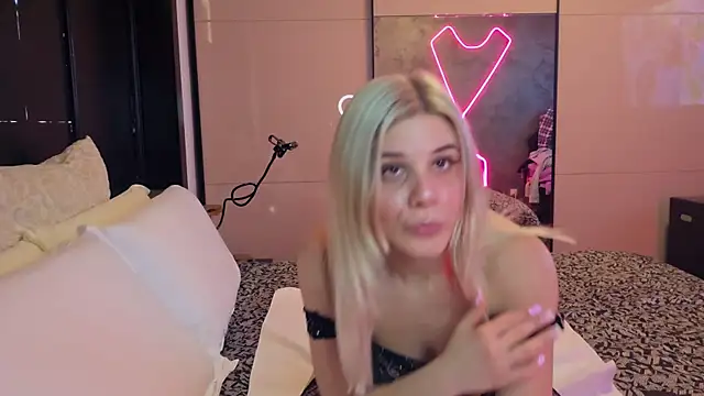 Snapshot of LeylaRosse chatting on 02/05/26, 09:36 LeylaRosse online show from 02/05/26, 09:36