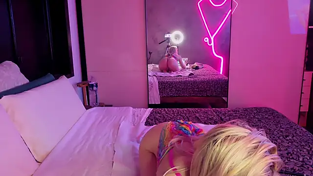 Snapshot of LeylaRosse chatting on 03/13/26, 07:59 LeylaRosse online show from 03/13/26, 07:59