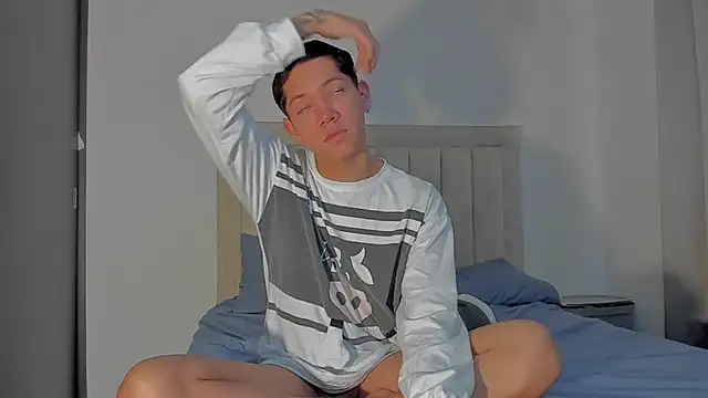 JulianRose 1 online show from 06/15/26, 12:51