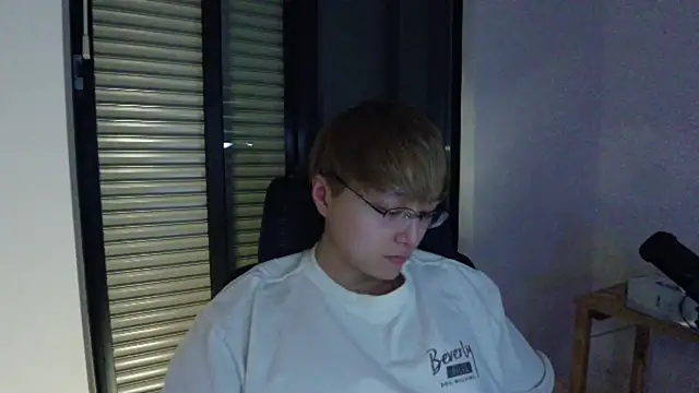 Snapshot of Tkcqcc chatting on 02/27/25, 03:59 Tkcqcc online show from 02/27/25, 03:59