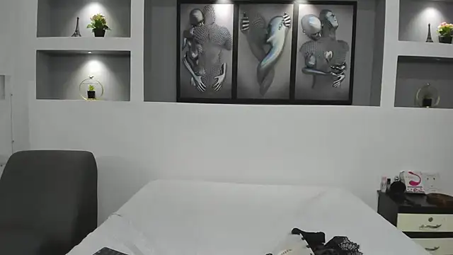 Girls hot 2 online show from 01/08/25, 11:30