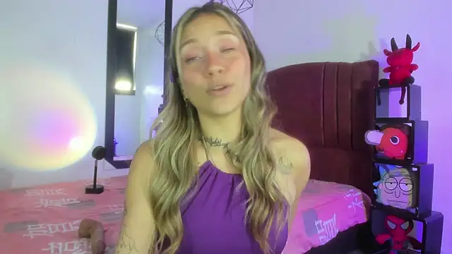 alisson zafiro  online show from 12/18/24, 03:22