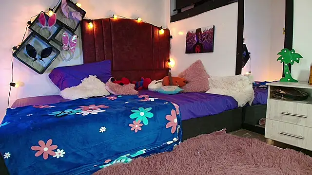 alisson zafiro  online show from 03/07/25, 06:13