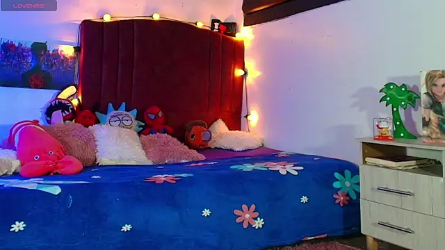 alisson zafiro  online show from 09/19/25, 03:19