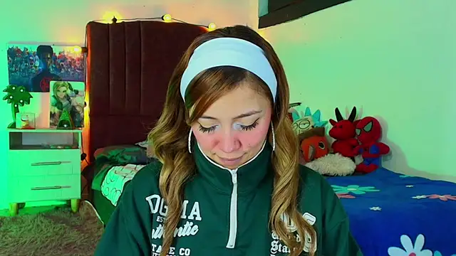 alisson zafiro  online show from 10/18/25, 03:09