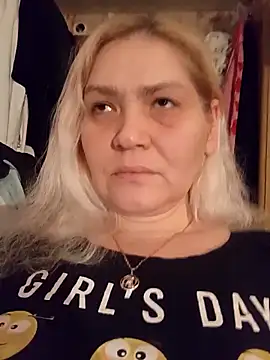 Snapshot of Minna_Jeannie chatting on 12/15/25, 02:05 Minna Jeannie online show from 12/15/25, 02:05