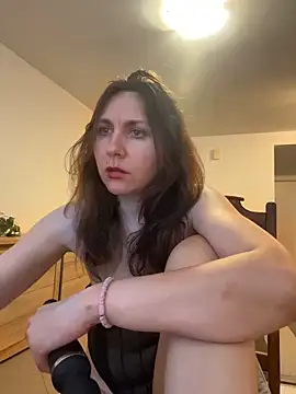 Snapshot of JasmineGlamour chatting on 06/21/26, 03:42 JasmineGlamour online show from 06/21/26, 03:42