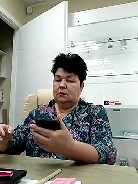 Snapshot of FantasyMichelle chatting on 12/22/24, 06:49 FantasyMichelle online show from 12/22/24, 06:49