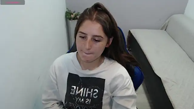 valerie diaz1 online show from 11/10/25, 01:43