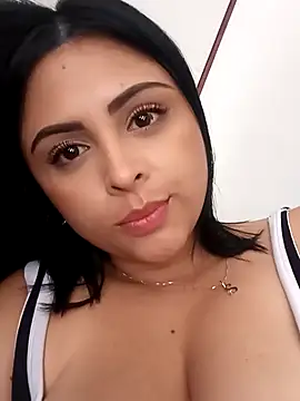 Snapshot of MelannyBell chatting on 02/14/25, 07:54 MelannyBell online show from 02/14/25, 07:54