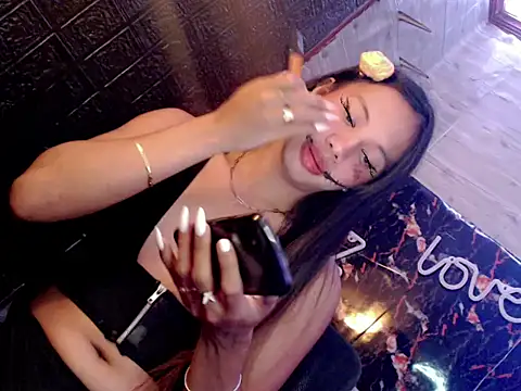 whiteladyboy online show from 10/29/25, 07:04