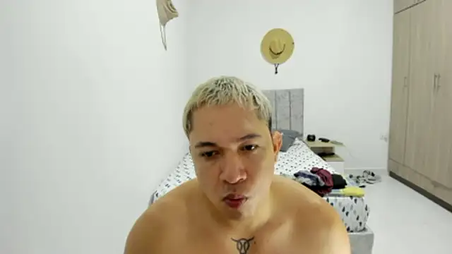 Snapshot of Valerioe chatting on 05/22/26, 03:50 Valerioe online show from 05/22/26, 03:50